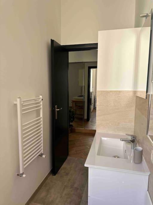 Xenia Apartments - Charming Garden Suite In Porta Venezia Milano Exteriör bild